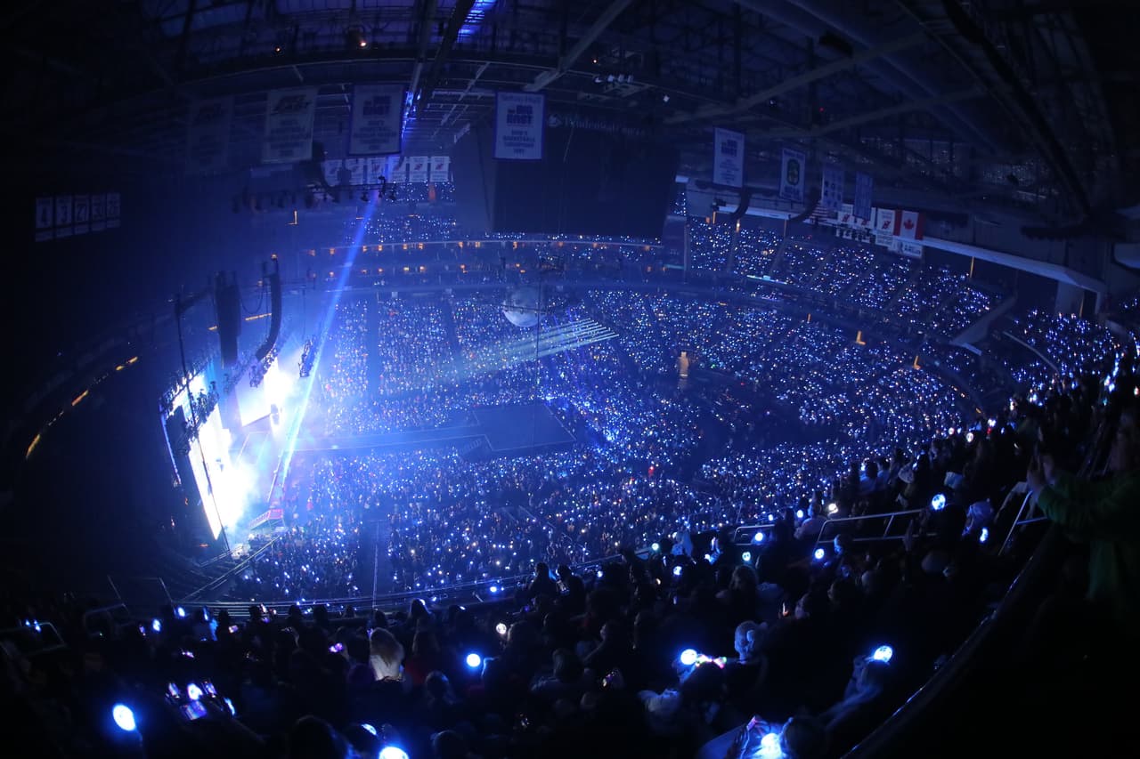 Como parte de su gira
<b>ATEEZ WORLD TOUR THE FELLOWSHIP: BREAK THE WALL</b>, los chicos visitaron la ciudad de Newark y compartieron su música con más de 20,000 fans que se dieron cita para verlos en vivo en el en el Prudential Center.