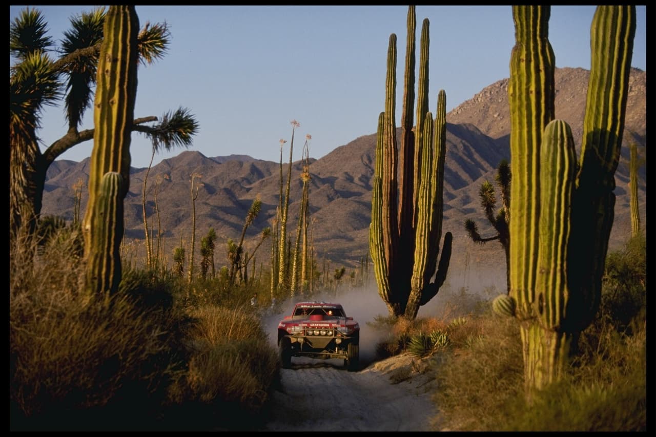 <b>Baja 1000</b>
<br>La idea original de esta carrera fue de 
<b>Dave Ekins y Bud Robertson Junior</b>, dos pilotos estadunidenses quienes en 1962 quisieron explorar la península de Baja California desde Tijuana hasta La Paz a bordo de sus motos Honda. Pero no fue sino hasta 1967 que Ed Pearlman organizó la primera carrera con 68 participantes.
<br>Su nombre se debe a las 1,000 millas (1,609 km) que los pilotos tenían que recorrer. Es considerada la carrera off road más larga del mundo, por realizarse en una sola etapa.