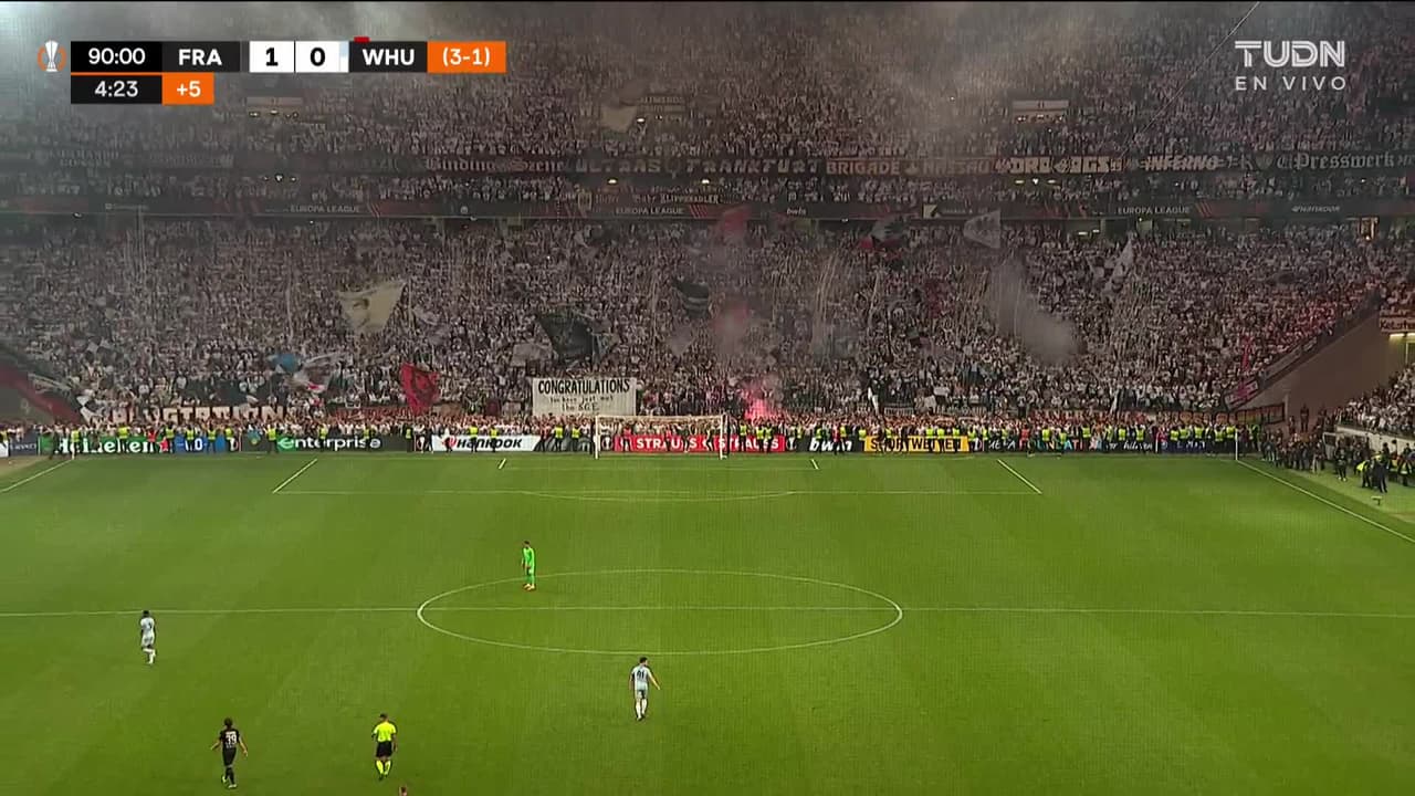 ¡TIRO ATAJADO! disparo por Andriy Yarmolenko.