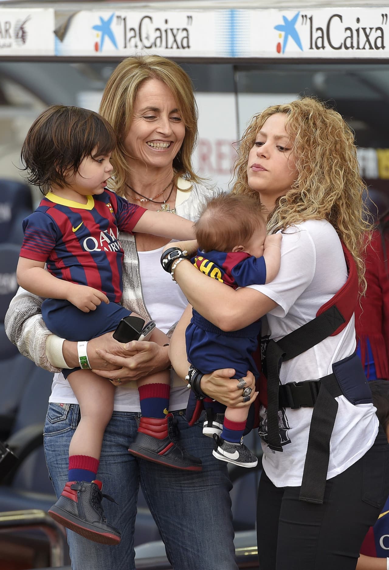 La mamá de Gerard ha sido incondicional con la pareja, y cuando de ir a los partidos se trata, la abuelita siempre se apunta para ayudar a Shakira.