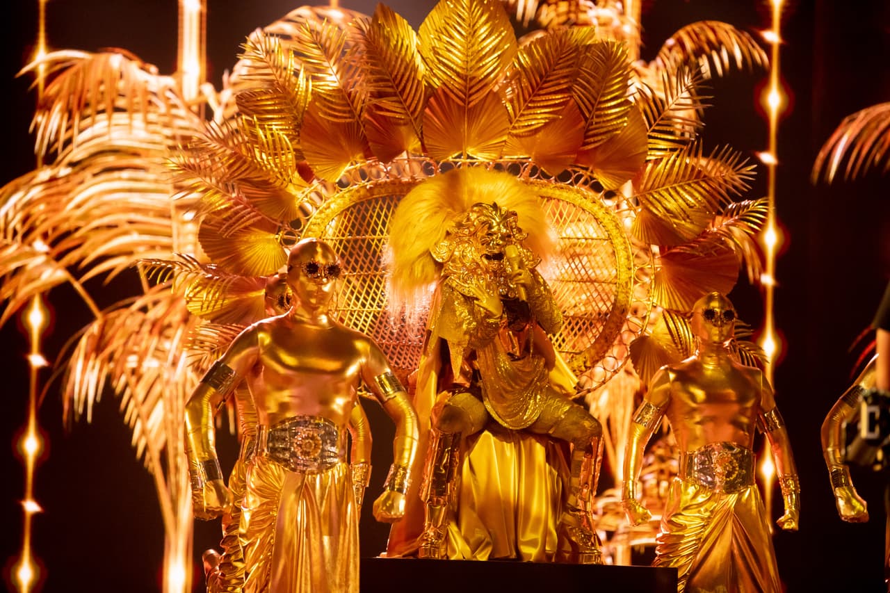 Esta Leona imponente en color dorado participó con el tema 'Si Te Vas' de Shakira.