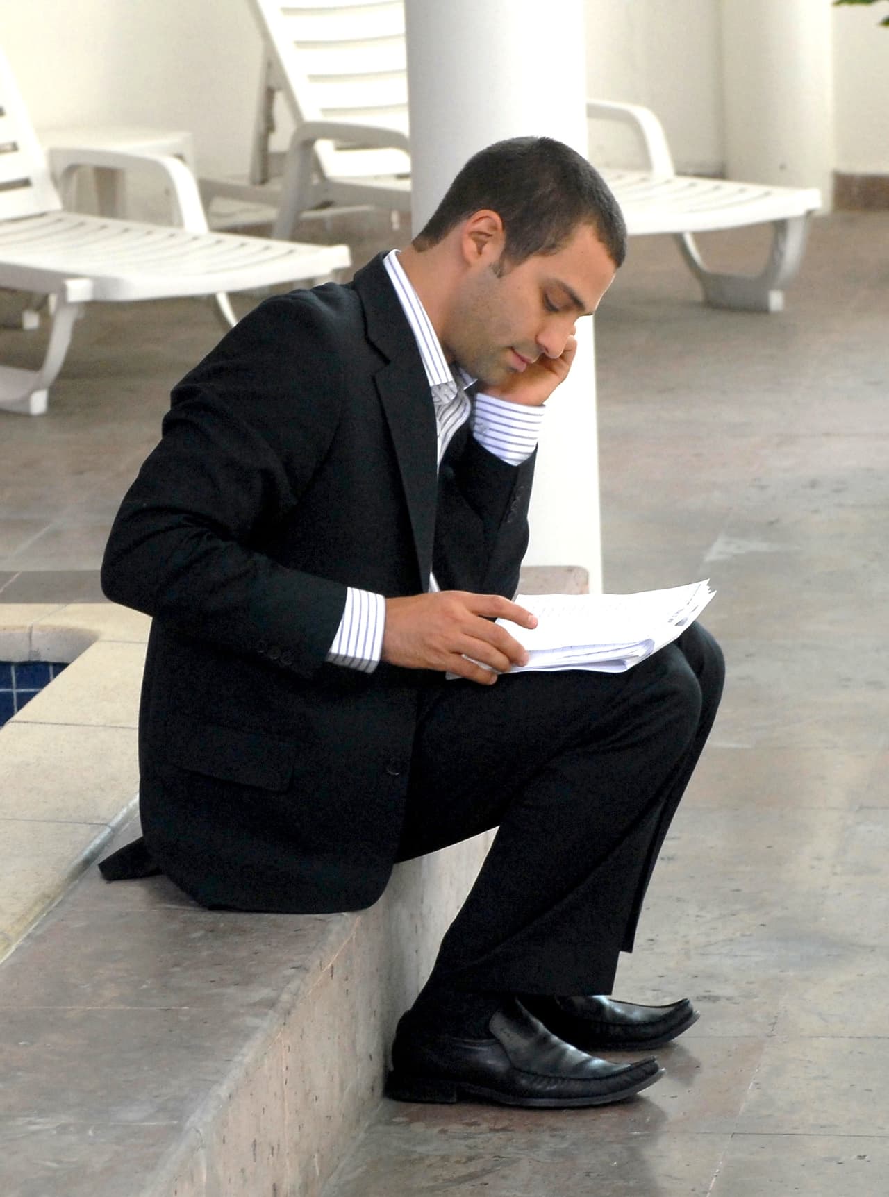 Aunque le recetaron medicamentos, eligió un método alternativo para controlar las crisis: "Me ofrecieron drogas psiquiátricas y no quise, me fui por un tema un poquito más largo […] Me aventé 21 días seguidos con 5 horas en el sauna tomando vitaminas, a sudar todas las toxinas y eso me sacó todo".