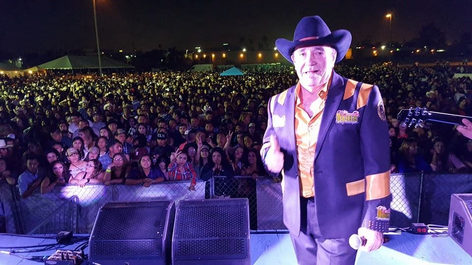 Como dueto Miguel y Miguel duraron 17años, debido a que Miguel Montoya decidió retirarse, pero don Miguel Angulo formó su propia agrupación y ha continuado junto con sus 'Migueles' su exitosa carrera dentro del regional mexicano.