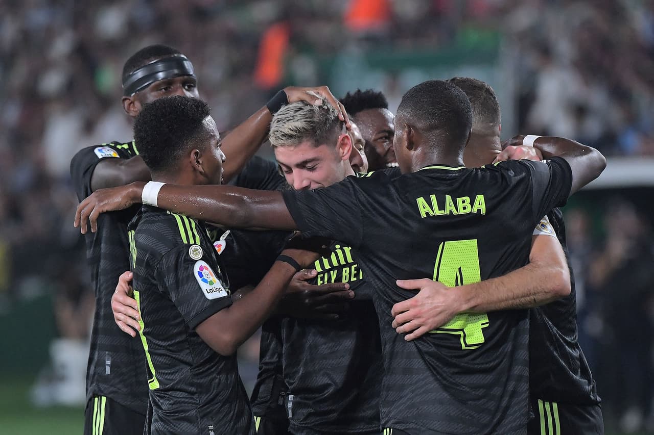 Benzema que ganó el Balón de Oro el pasado lunes anotó un gol en la victoria como visitante de 3-0; Fede Valverde y Marco Asensio hicieron otras anotaciones.