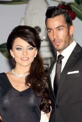 El personaje de Mario pasó a llamarse Mariano (estuvo a cargo de Aarón Díaz). Si bien se mantuvo la historia original en el que es retratado como un joven humilde que estudia medicina.