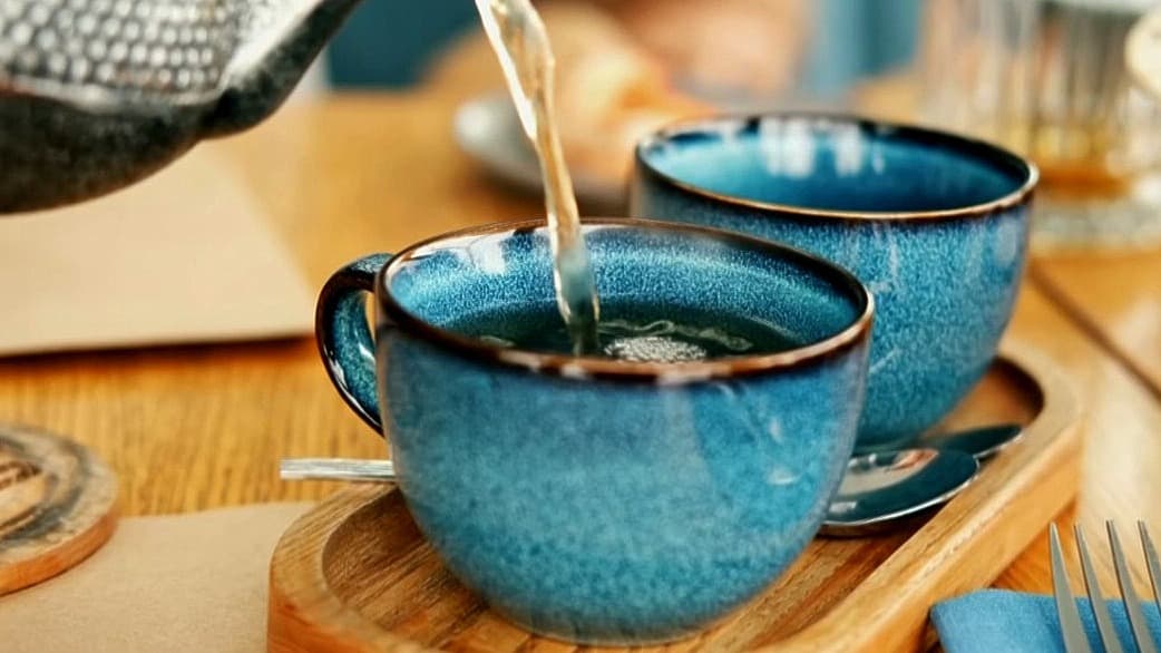 Tomar bebidas calientes como café o té triplica el riesgo de cáncer de esófago, esto dice experto