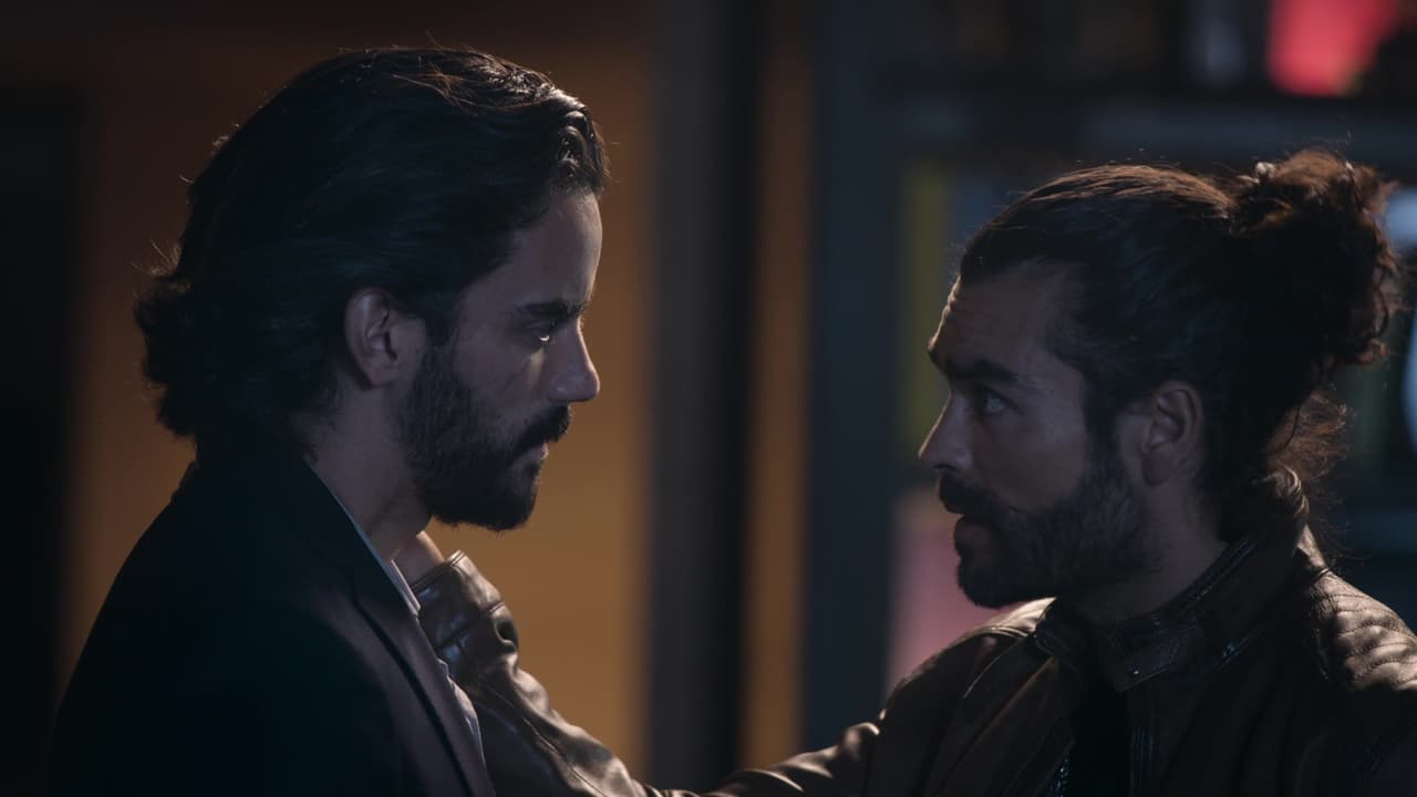 Amozurrutia platicó a la revista cómo fue que llegó a este proyecto y lo que significó para él dar vida a Alejandro Larios.