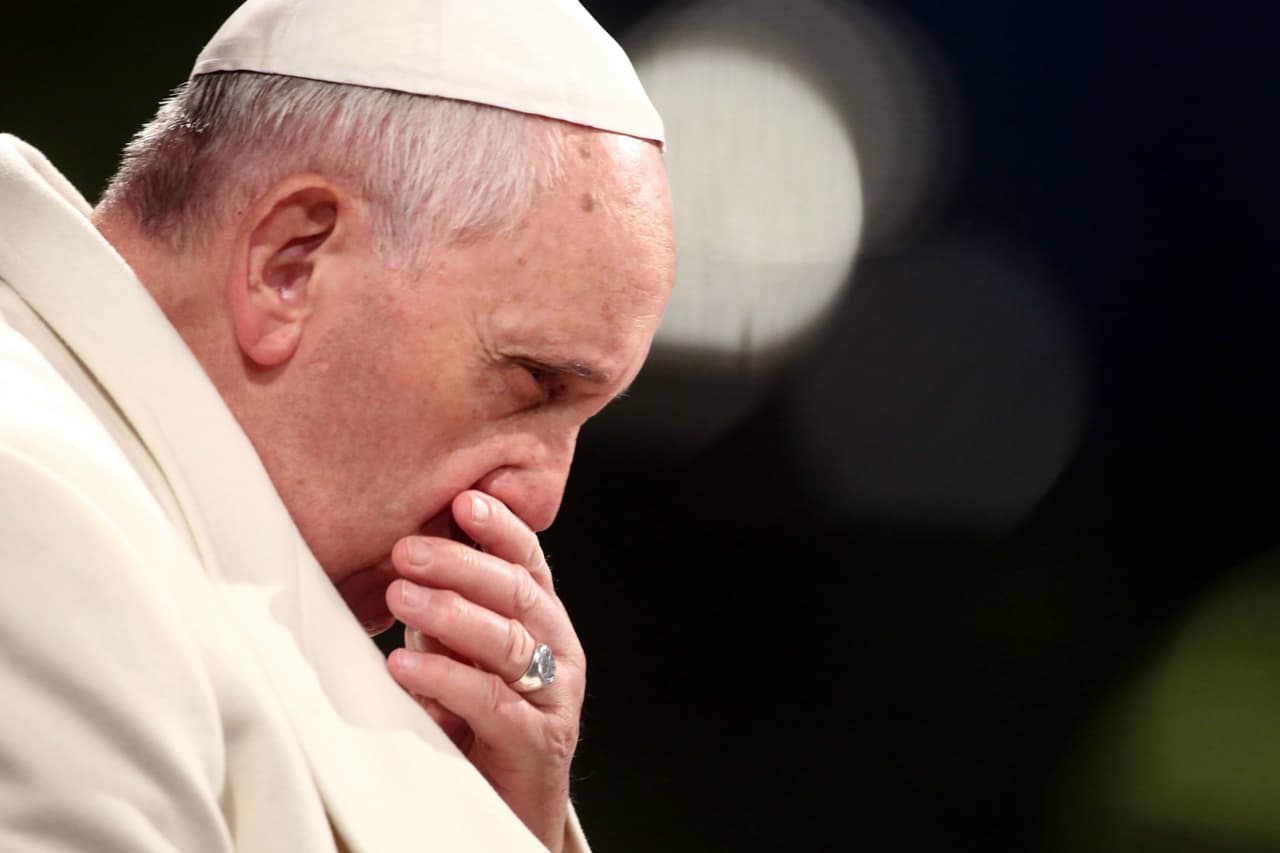 Papa Francisco se disculpa por los abusos y muertes de niños indígenas en internados católicos de Canadá 