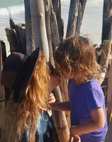 "Llamo siempre para intentar hablar con él, todos los días y todo esto. Llamo a las 'nannys', pero nadie me contesta, nadie tiene permitido hablar conmigo", declaró.