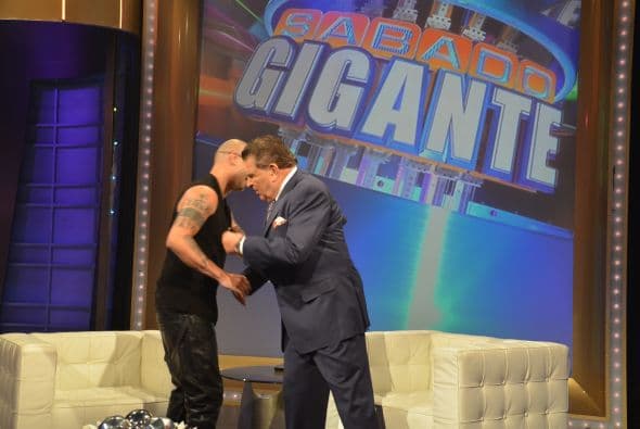 De esta manera se saludaron las dos grandes personalidades del medio del espectáculo.