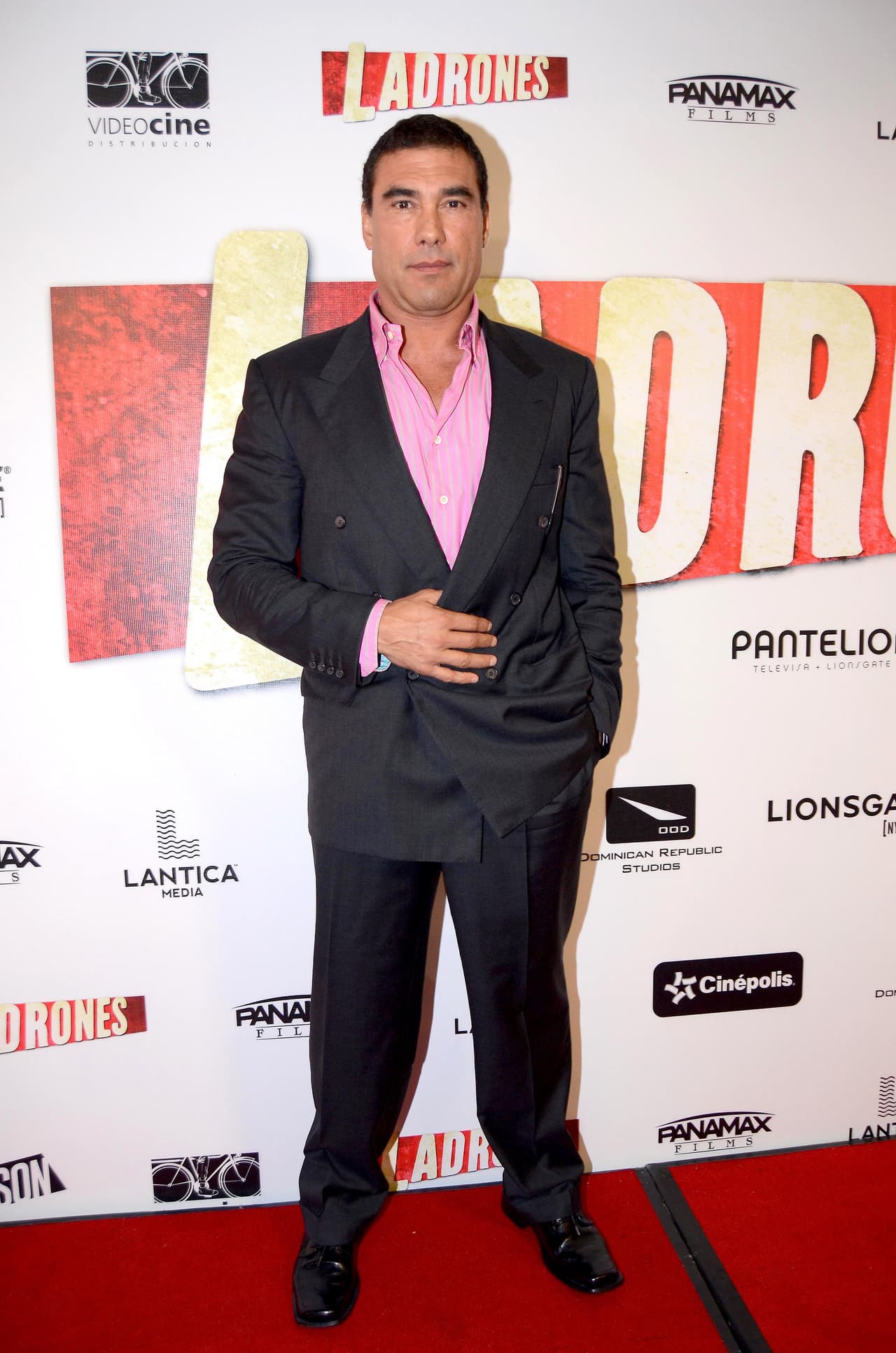 Eduardo Yáñez, de 59 años, volvió al trabajo este martes 25 tras sufrir la muerte de su mamá.