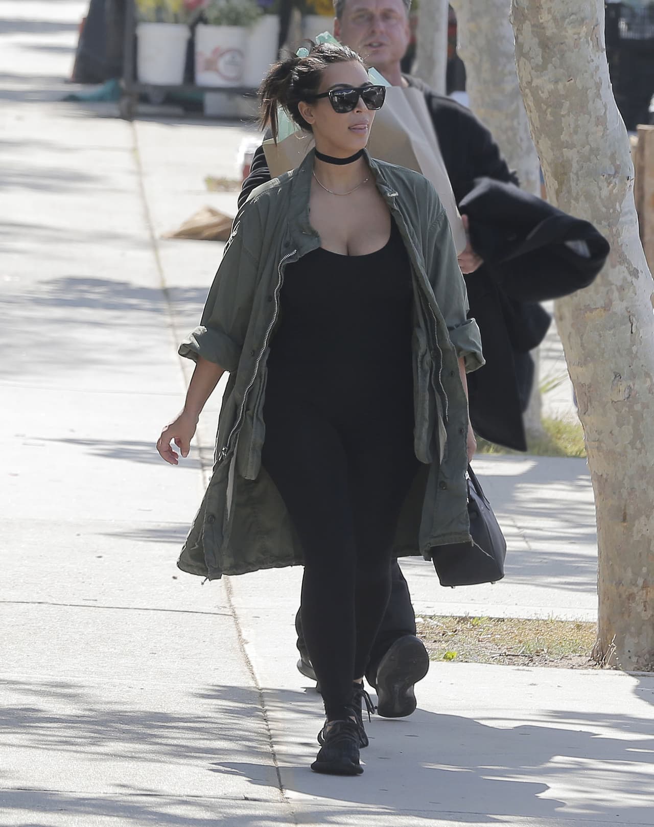 Así que Kim se fue fingiendo que no se había incomodado...