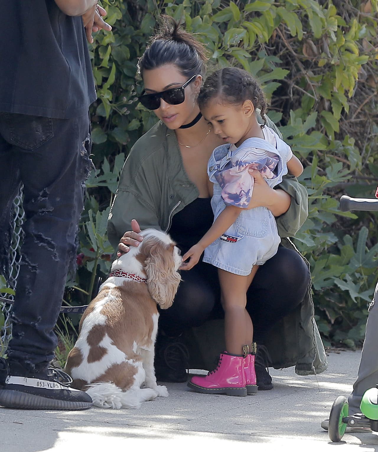Más adelante, North alcanzó a su mami.