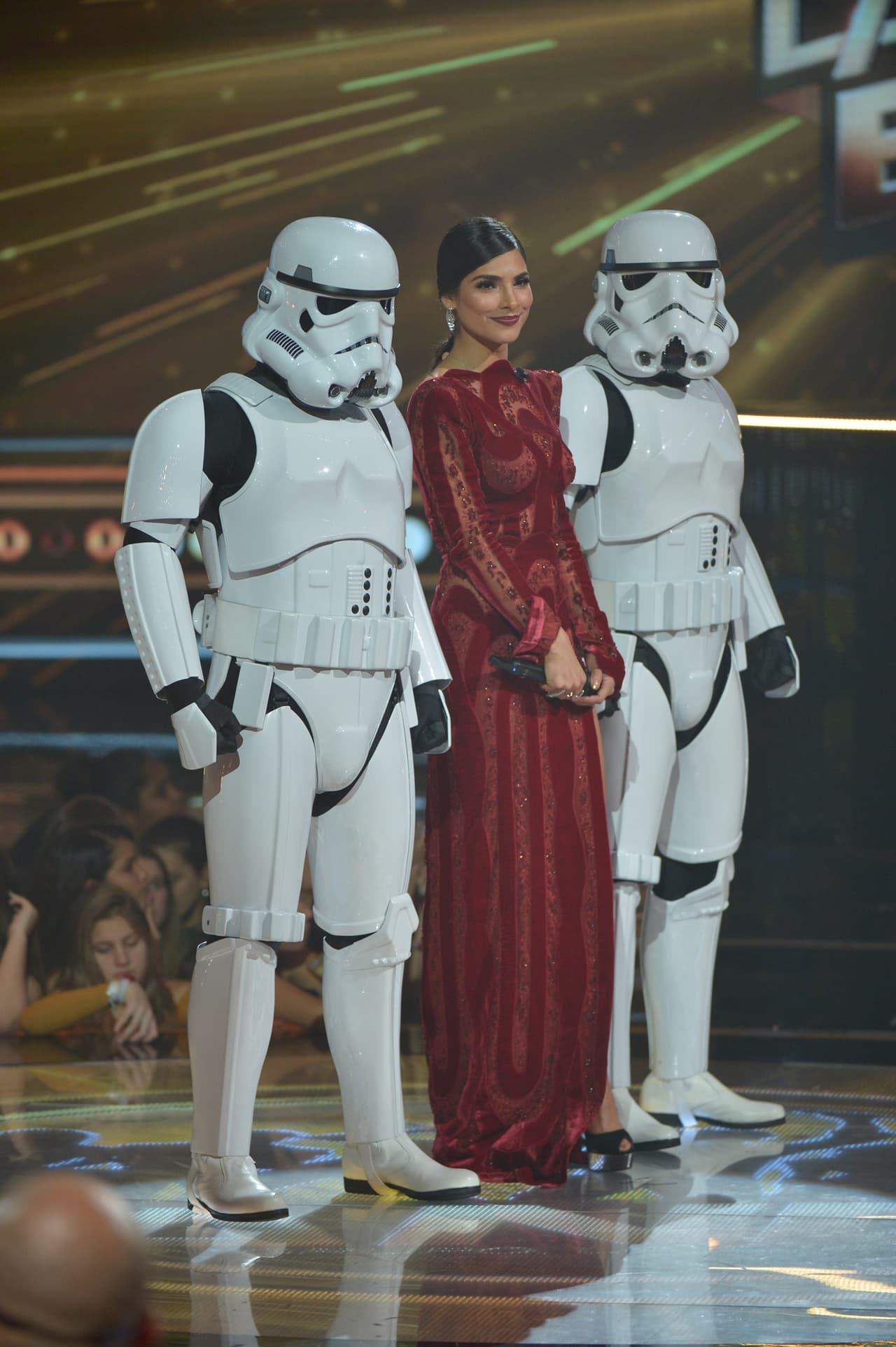 Con un par de Stormtroopers lista para develar un nuevo avance de 'Rogue One: A Star Wars Story'.