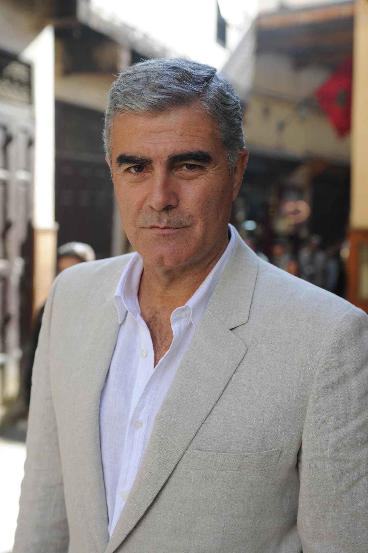 <b>Saúl Lizaso </b>es otro de los galanes que ha conquistado la pantalla chica con sus canas y galanura, sin duda fue un acierto dejar el fútbol e incursionar en la actuación.