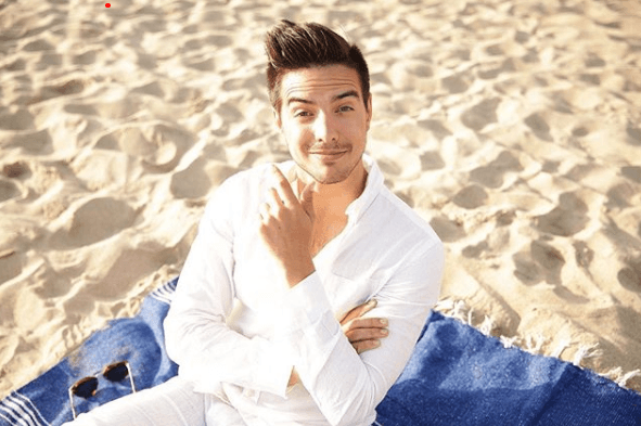 También le gusta inspirar a sus fans para ver la vida con alegría y apreciar los pequeños momentos.