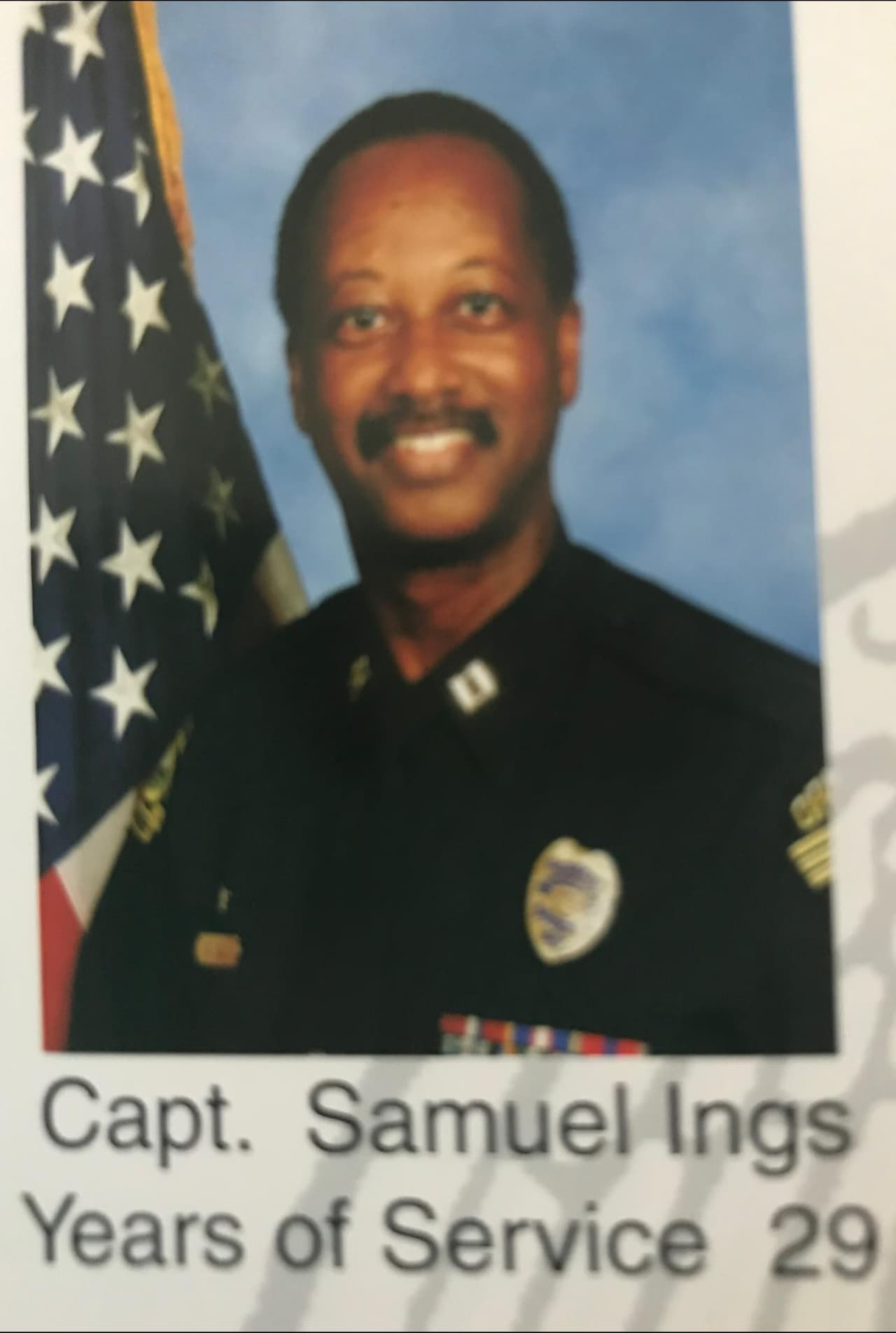 <b>Samuel Ings </b>es un capitán retirado de la policía de Orlando y ex comisionado de la ciudad que se postula una vez más para sacar a Dyer como alcalde. Ings es originario de la ciudad y su padre fue el primer detective negro de la Policía local.