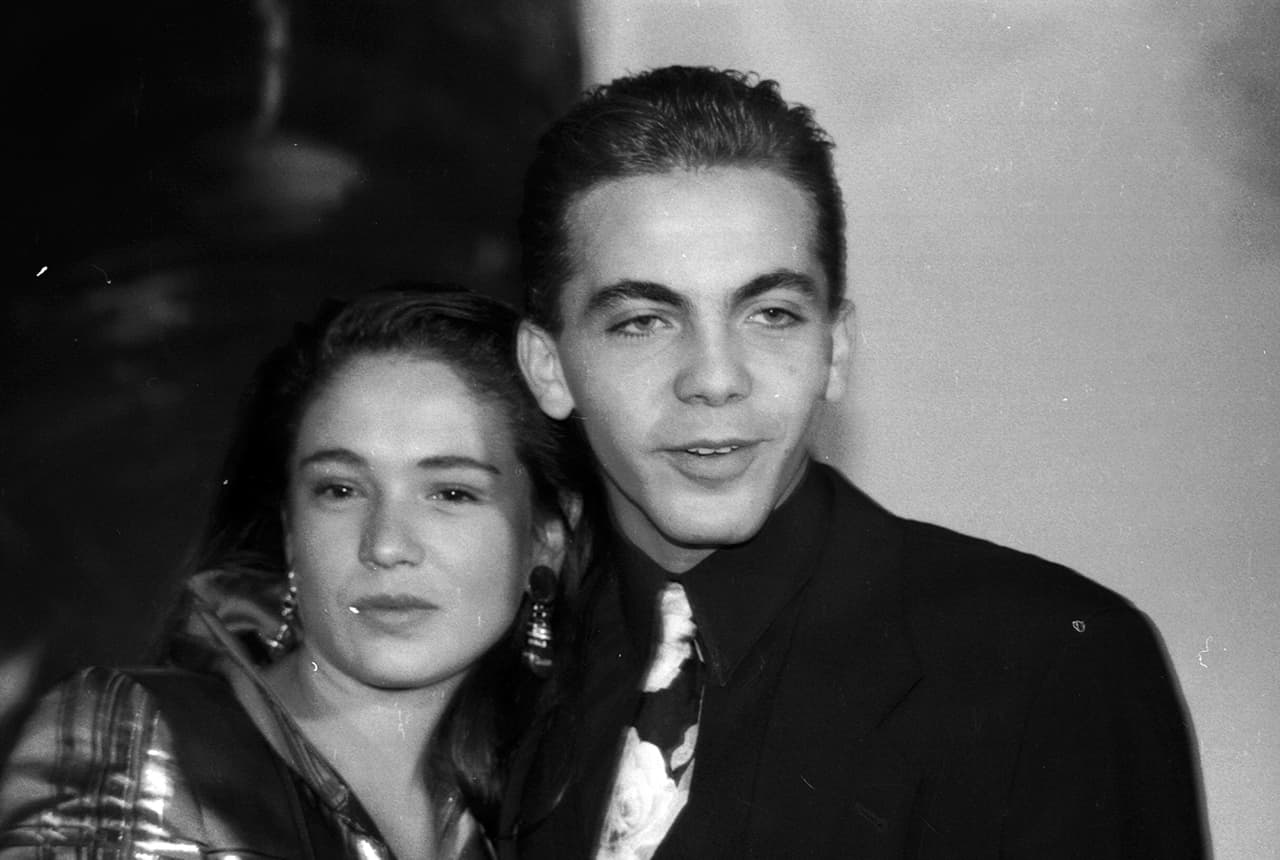 "
<b><a href="https://www.univision.com/famosos/yolanda-andrade-se-asegura-de-que-veronica-castro-no-niegue-mas-la-boda-fotos" target="_blank">No es cierto lo que dice ella</a></b>. La que tiene que hablar de esto finalmente sería mi mamá", expresó.
<br>