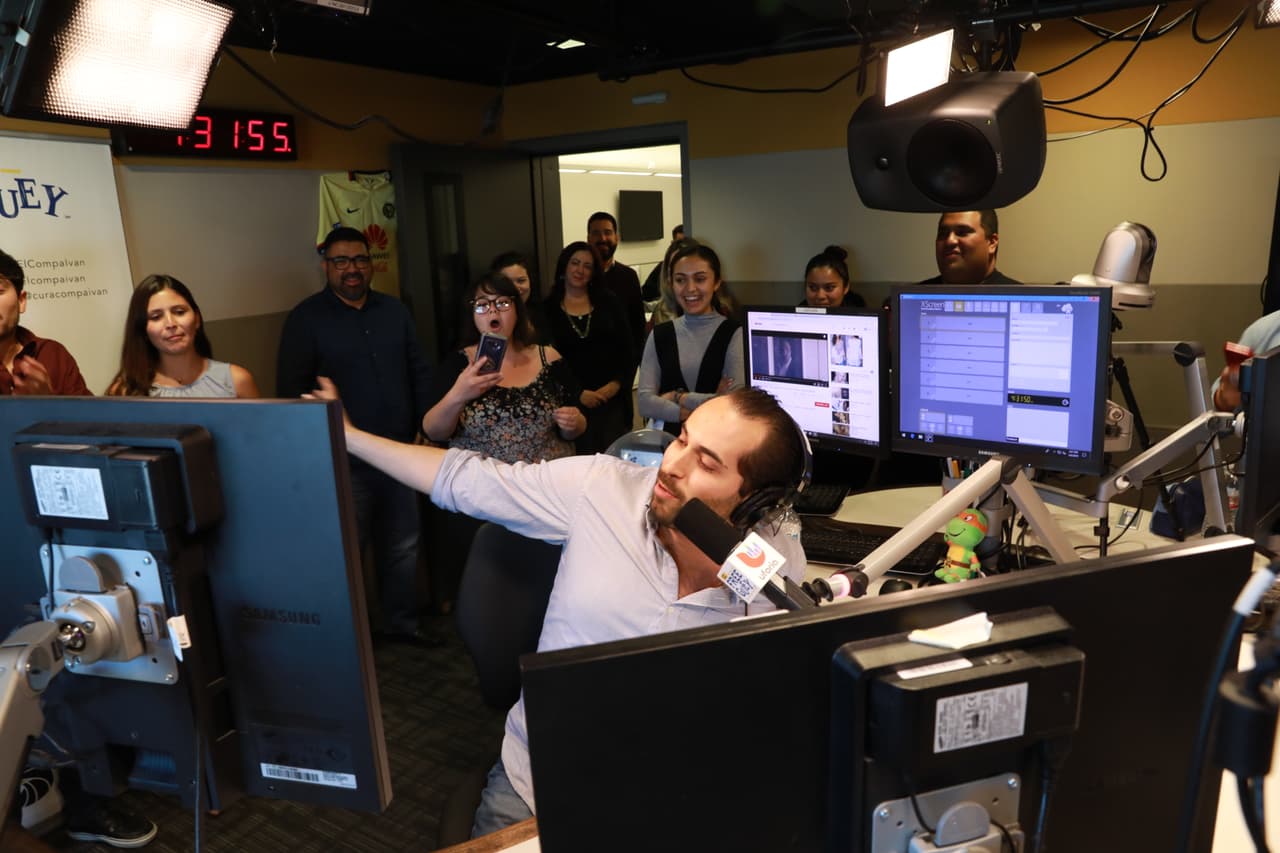 Desde temprano, El Compa Ivan decía que era un lindo día, pero todos se habían puesto de acuerdo para no decirle nada.