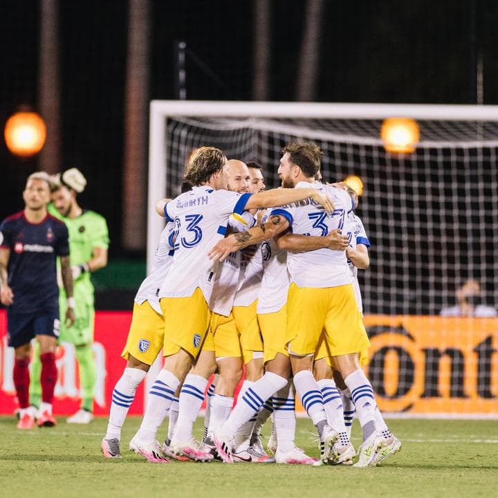 Con goles de Cristian Espinoza y Chris Wondolowski, el San José Earthquakes continúa sumando puntos en la MLS.