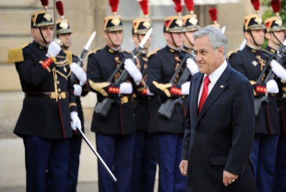 "Nos va a tocar coincidir con estas grandes responsabilidades y nos hemos puesto de acuerdo para unir a Europa con América Latina, de forma tal que esta alianza estratégica entre Francia y Chile beneficie e incluya a toda Europa y a toda América Latina", afirmó Piñera, que vino a Francia invitado por Sarkozy.