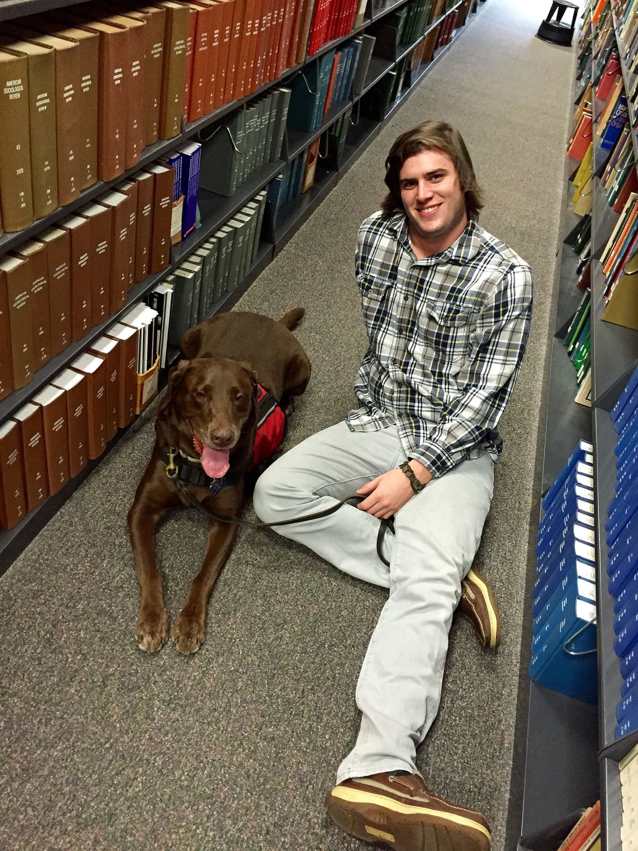 ‘Brady’ sabe que Chance ha cambiado su vida, pues el perrito viaja con él a todos lados.