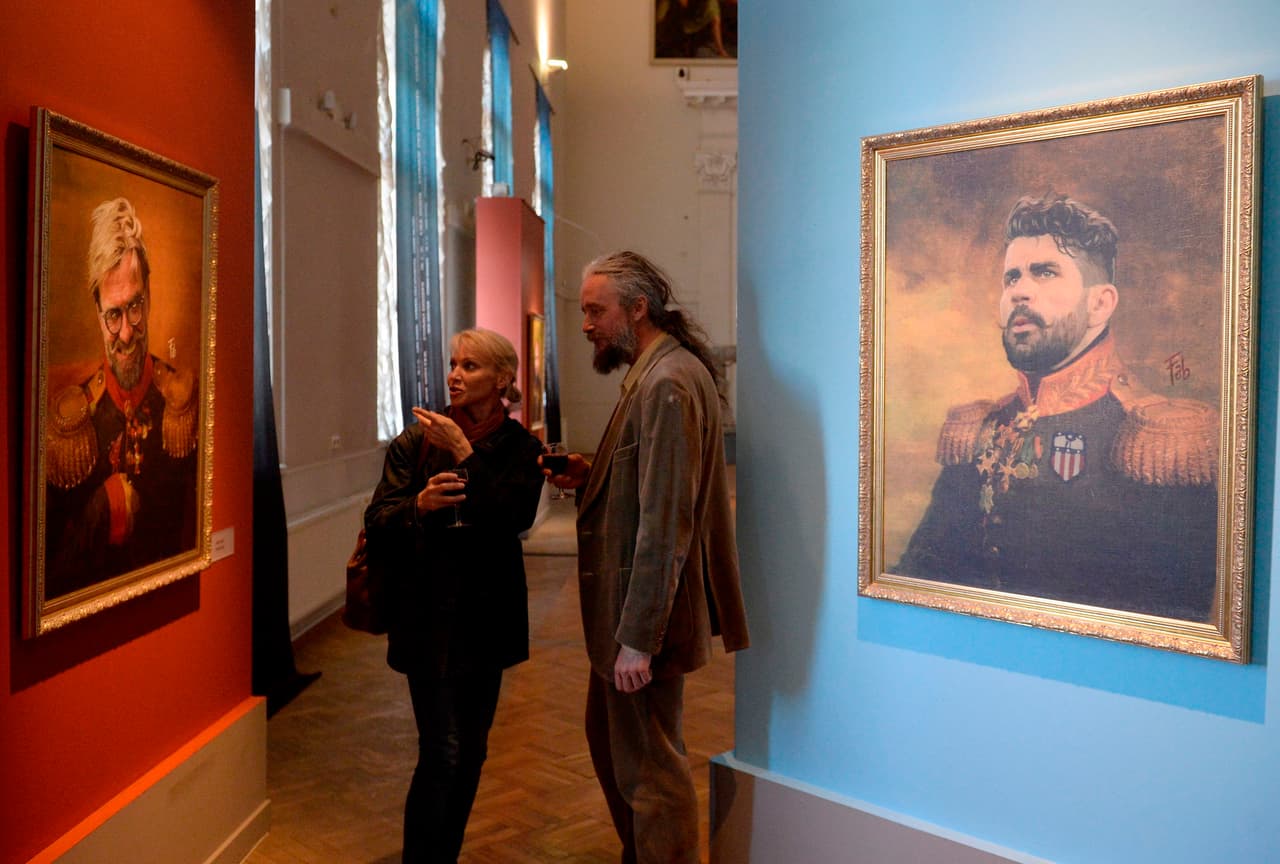 El hispano brasileño Diego Costa (der.) y el técnico alemán Jurgen Klopp también fueron recnoocidos.