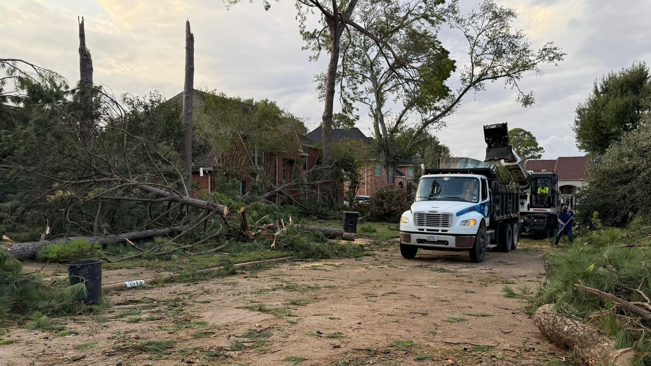 Hasta 100 casas se vieron afectadas por tornados en vecindarios del área de Houston