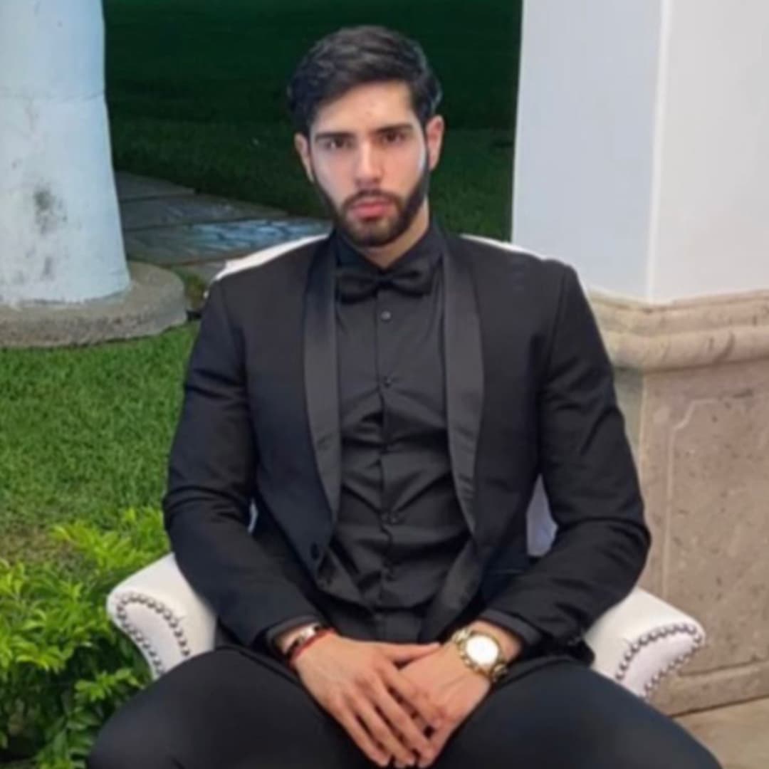 Le sigue Jorge, un gerente de ventas de autos con 27 años de edad y muchas ganas de encontrar a su alma gemela. Él es mexicano, residente de Downey, California, y puedes aplicar para conquistarlo
<b><a href="https://enamorandonoseeuu.castingcrane.com/" target="_blank">aquí</a></b>.