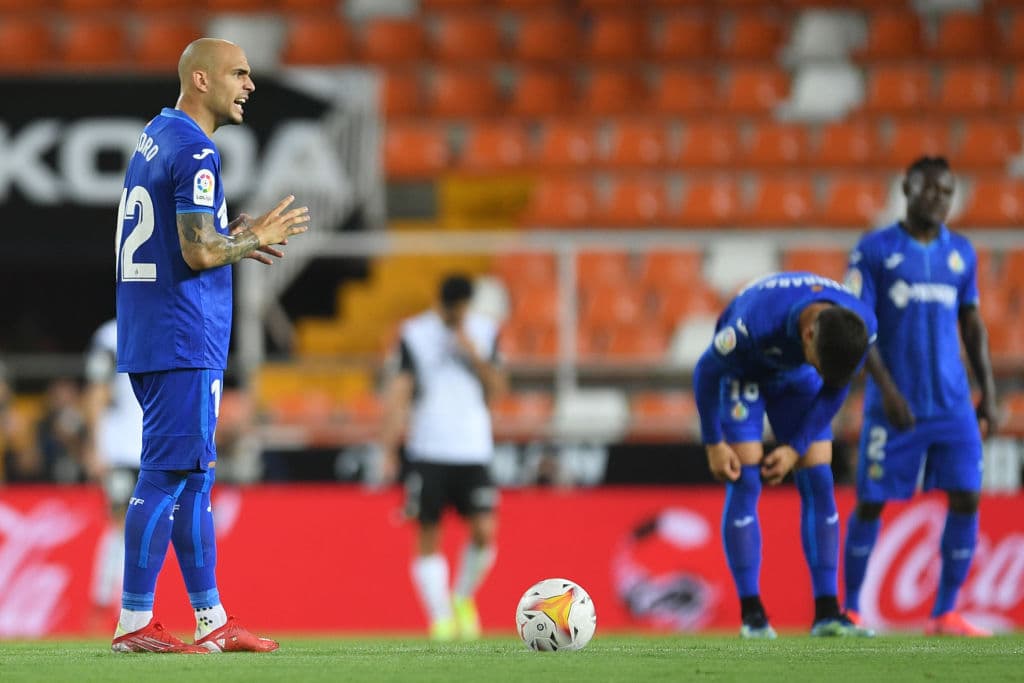 El solitario gol de Carlos Soler desde los once pasos le da la victoria 1-0 a Valencia sobre Getafe.