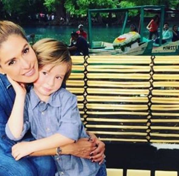 #AmorDelBueno, así lo describe Galilea en sus redes sociales.