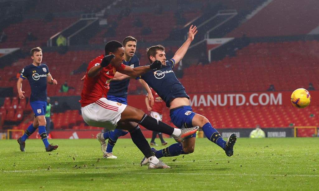 Manchester United aplastó al Southampton 9-0. Los ‘Red Devils’ igualaron al Manchester City con 44 unidades en la cima de la justa. Southampton se queda con 29 puntos.