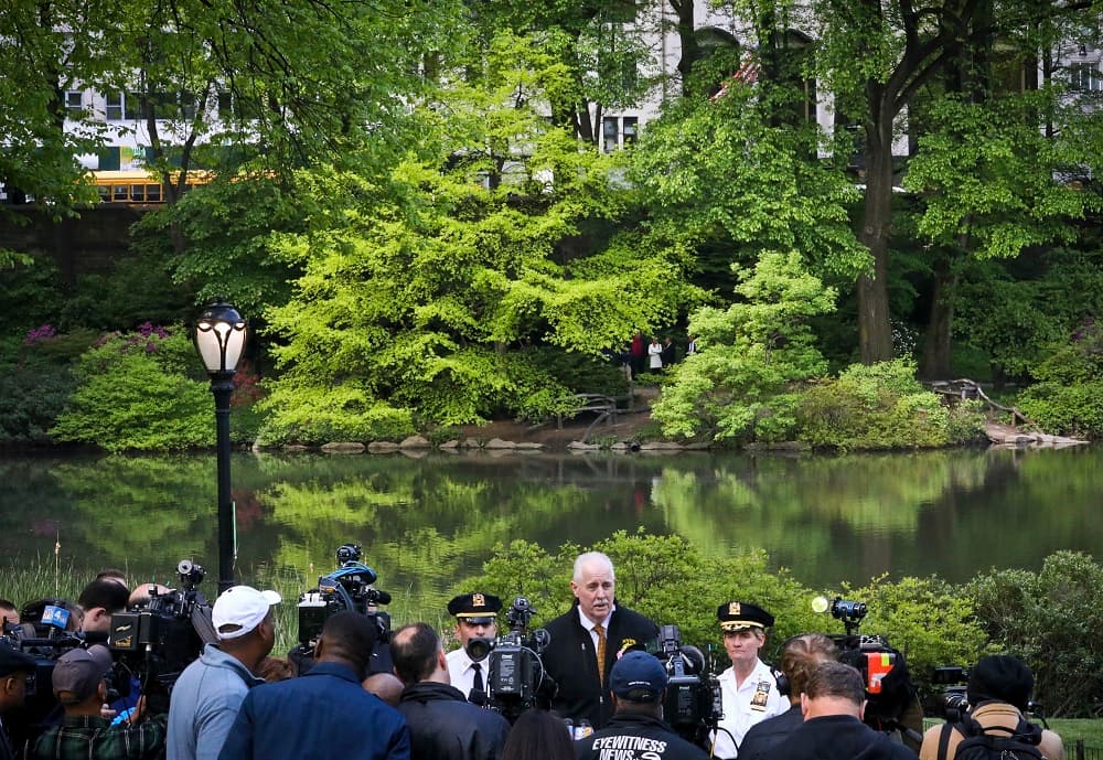 "No creemos que sean casos en los que haya habido algún tipo de criminalidad en ninguno de los dos casos", recalcó Robert Boyce, jefe de los detectives del Departamento de Policía de Nueva York. Por ahora, la investigación sigue abierta.
