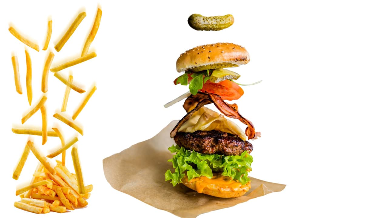 <h2 class="cms-H2-H2">Lonches, comida sin sello sanitario</h2>
<br>
<br>Si quieres llevar algo para comer en el camino, pero no tiene sello sanitario y aún lo tienes al llegar a México, las autoridades te harán tirarlo. Ten cuidado con los alimentos que compres en terminales de aeropuertos o si tienes comida casera, porque sin un sello las autoridades mexicanas no permitirán que lo cruces. En aeropuertos incluso utilizan perros para detectar qué viajeros traen comida preparada.