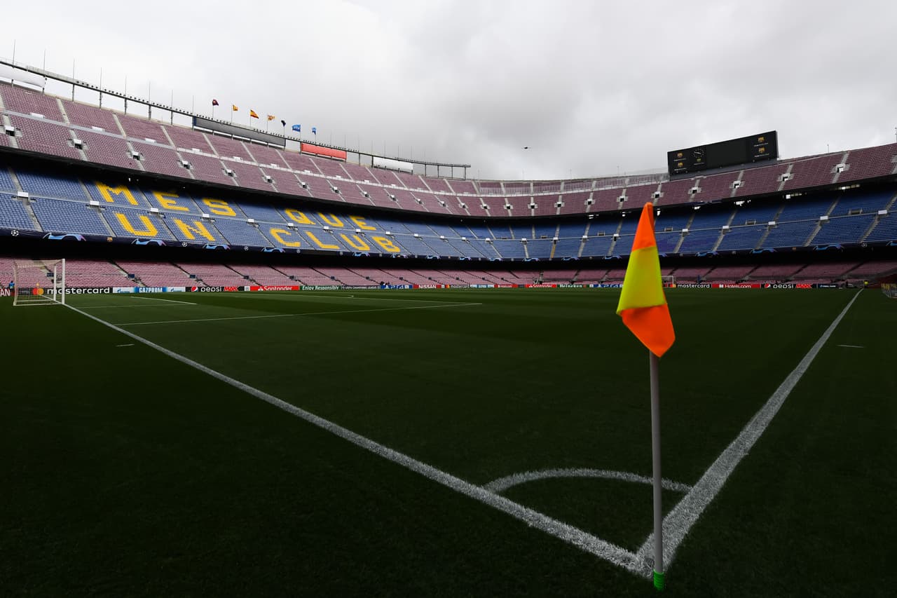 Poco a poco el templo del fútbol en la Ciudad Condal se iba a ir copando de fanáticos.