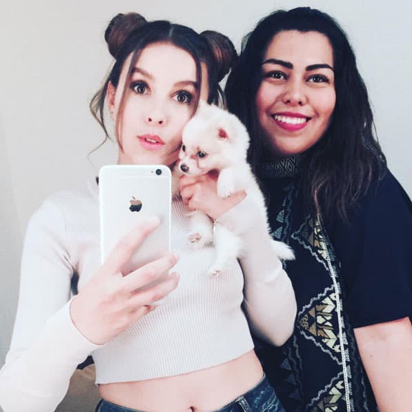 Paulina la tiene muy consentida, y no es para menos, pues nadie podría resistirse ante su linda carita.