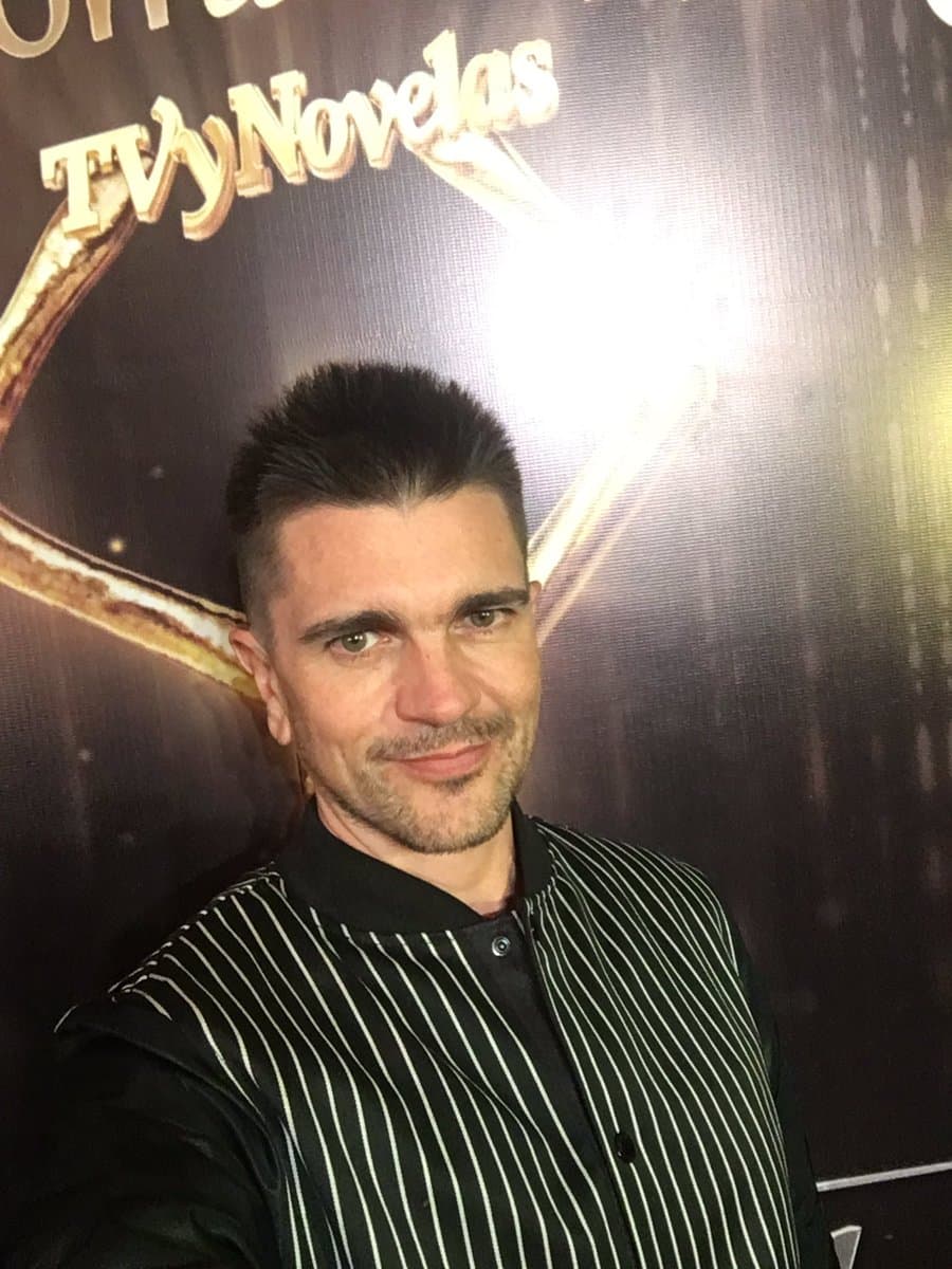 <b><a href="http://www.univision.com/temas/juanes">Juanes</a></b> le puso el toque musical a la noche con todo su sabor colombiano.