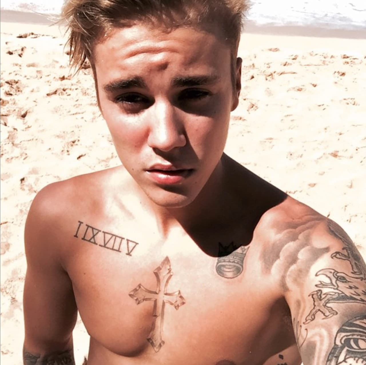 Justin Bieber es una polémica andante pero eso no le quita el mérito de sacar un diez por su cuerpo muy bien trabajado.