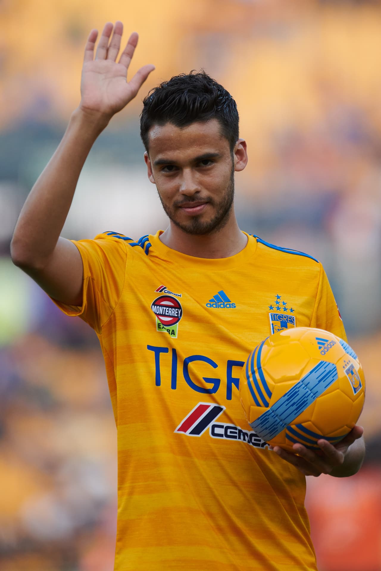 Reyes ya vistió por primera ocasión la casaca de los Felinos y portará el dorsal '18'.