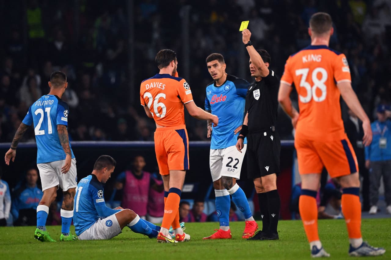 Un doblete del Giovanni Simeone encaminó la goleada del Napoli ante Rangers que finiquitó Ostigard en la Champions para seguir líder del Grupo A sobre Liverpool.