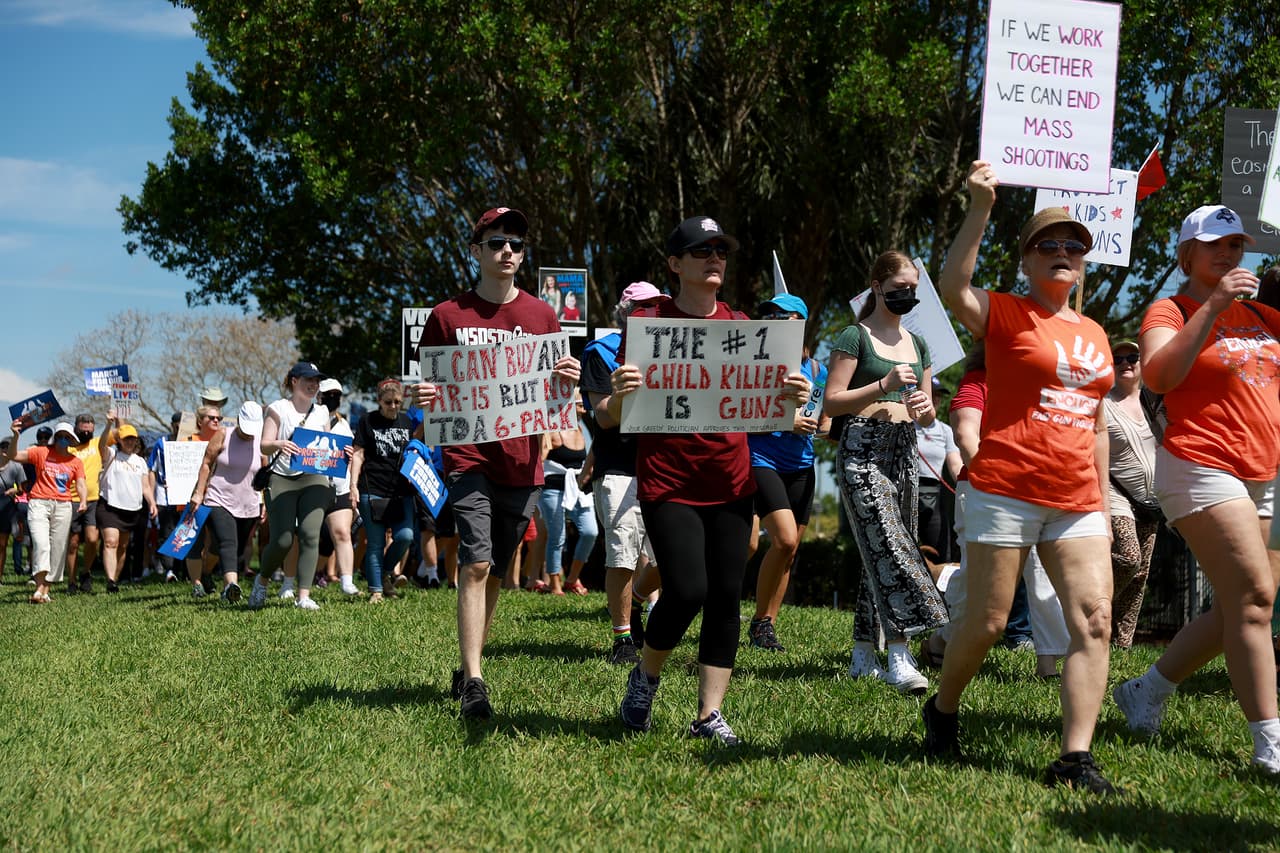 Las miles de personas que asistieron al evento exigen a los miembros del Congreso en Washington D.C., que tomen acciones para frenar la violencia armada y que existan leyes más rigurosas para el control de armas en el país. 
<br>