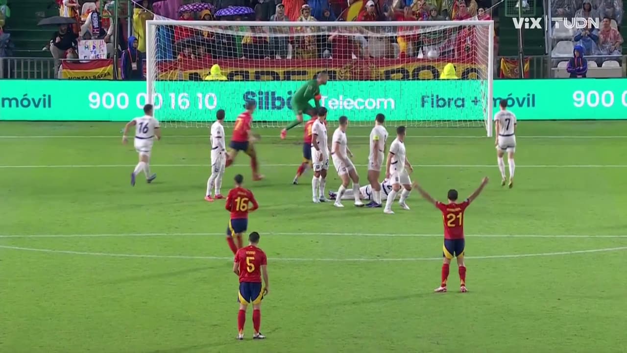 ¡Goleada en España! Álex marca un golazo de tiro libre