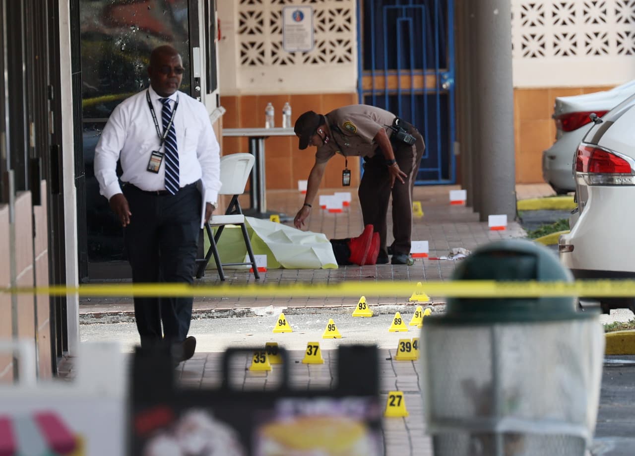 El Cuerpo de Bomberos de Miami-Dade llevó a ocho de los heridos a los hospitales de Miami-Dade y Broward.