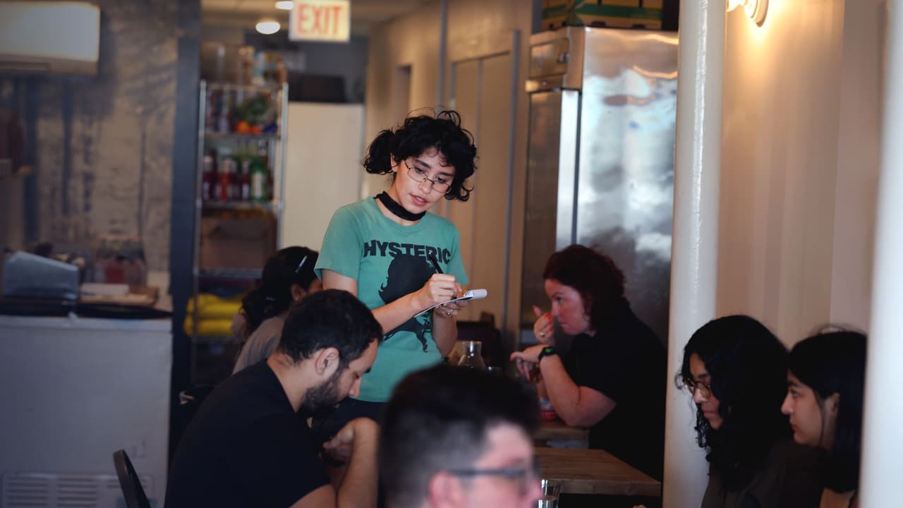 A partir del 1 de julio aumentará el salario mínimo en Chicago; incluye a trabajadores en régimen de propinas