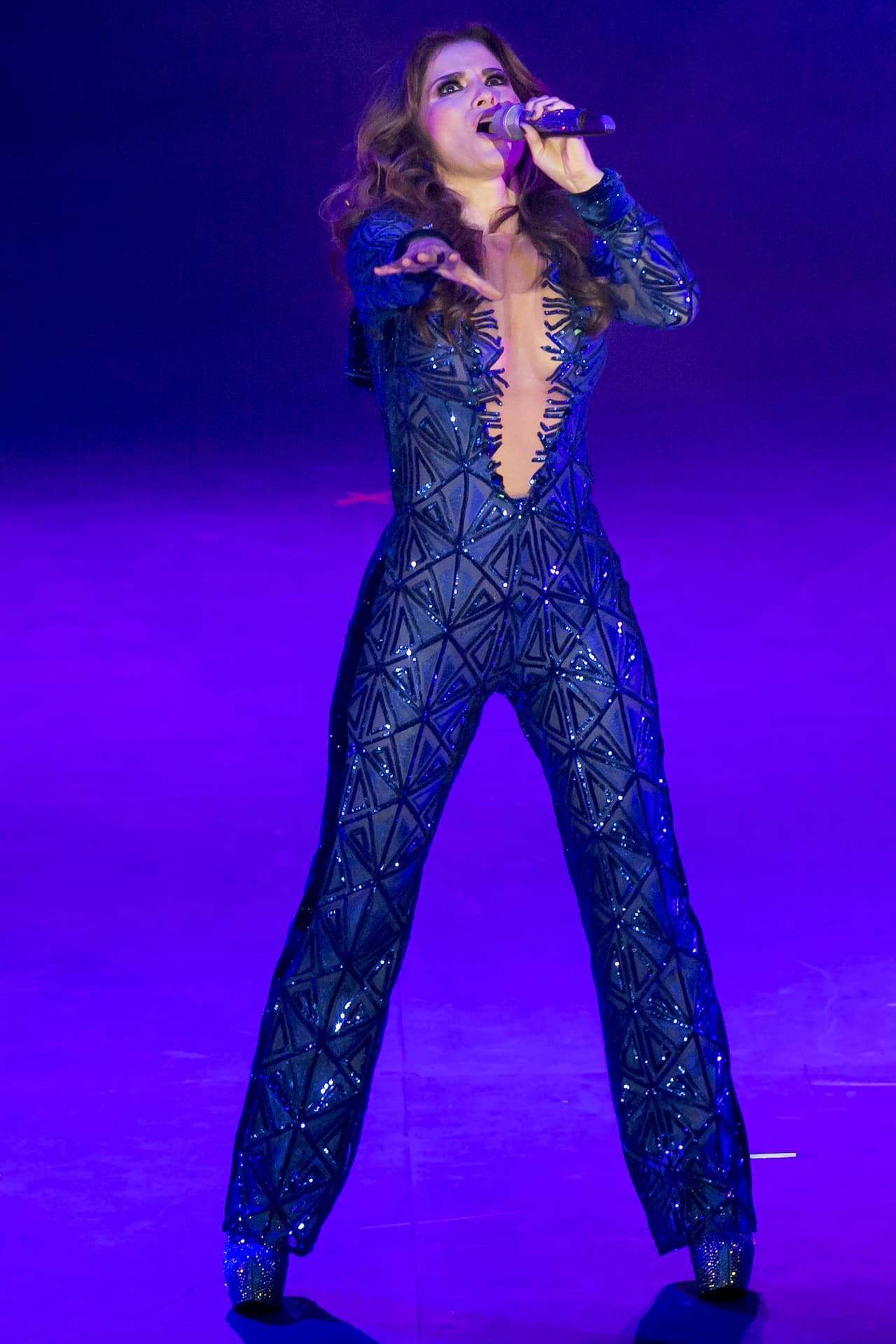 "Para mí, Aitana ha sido uno de los factores más importantes para que yo 
<b>tomara la decisión</b> de dar este paso. Chacho ha sido el hombre más paciente de este mundo, ha sido absolutamente respetuoso de mis decisiones", dijo 
<b><a href="https://www.univision.com/famosos/por-esta-razon-alessandra-rosaldo-esposa-de-eugenio-derbez-manda-piropo-a-victoria-ruffo-fotos" target="_blank">la esposa de Eugenio Derbez. </a></b>