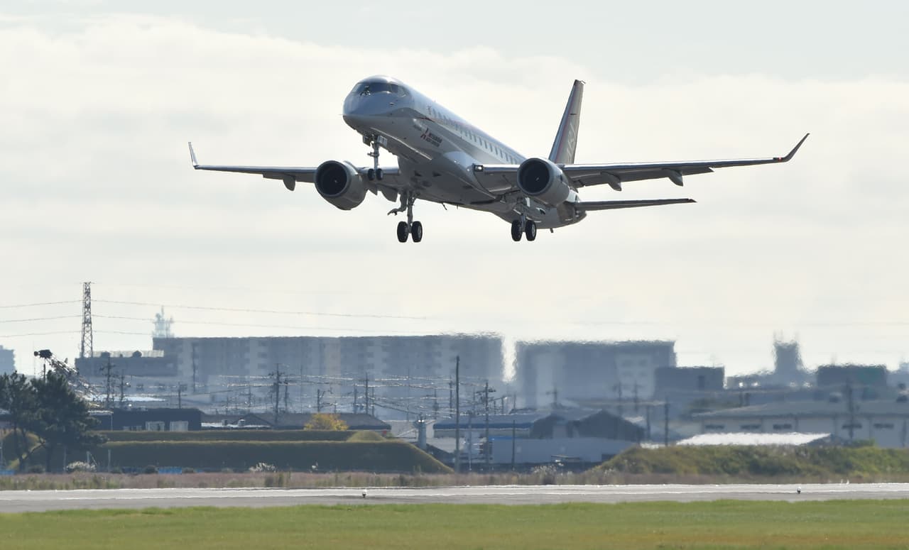 EE.UU. y Cuba prevén iniciar los vuelos comerciales directos "en otoño"