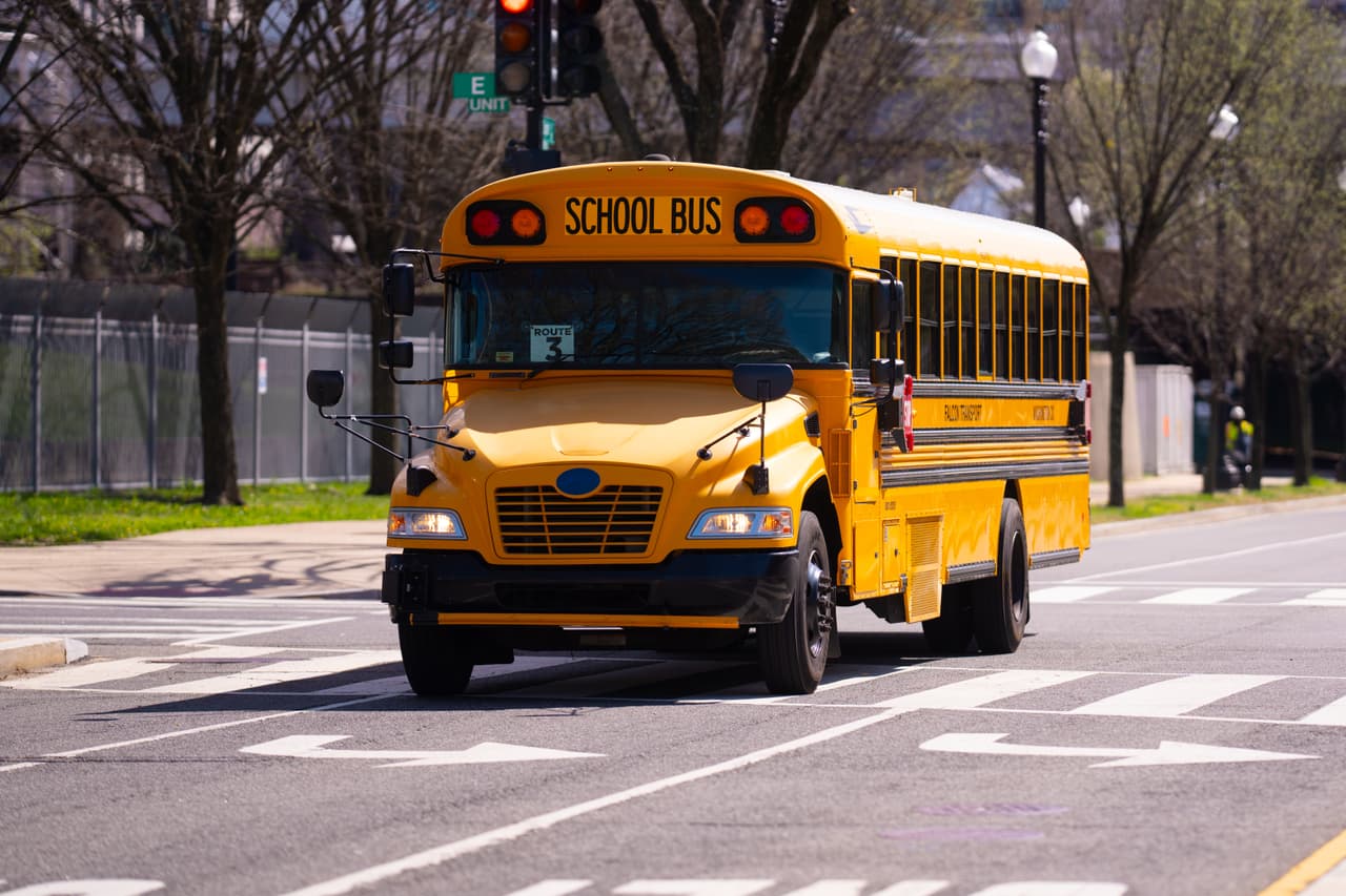 Escuelas Públicas de Chicago despiden a 162 empleados por déficit de 732 millones y prevén más recortes
