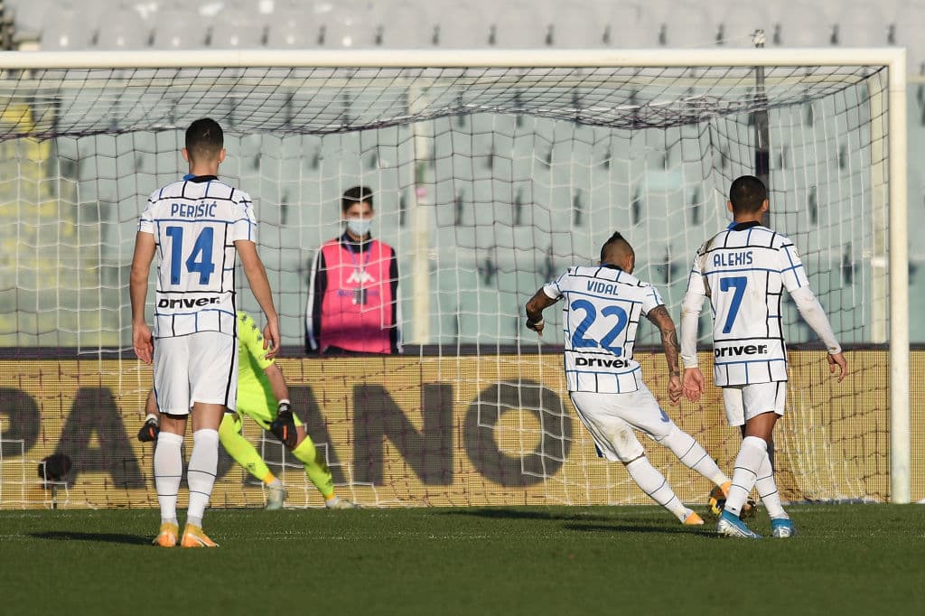 Inter despachó a Fiorentina 1-2 en el Artemio Franchi. Arturo Vidal (40’) abrió el marcador anotando por la vía penal. Kouamé (57’) emparejó los cartones y Lukaku (119’) marcó el tanto para conseguir el pase a los Cuartos de Final, donde se enfrentarán al Milan.