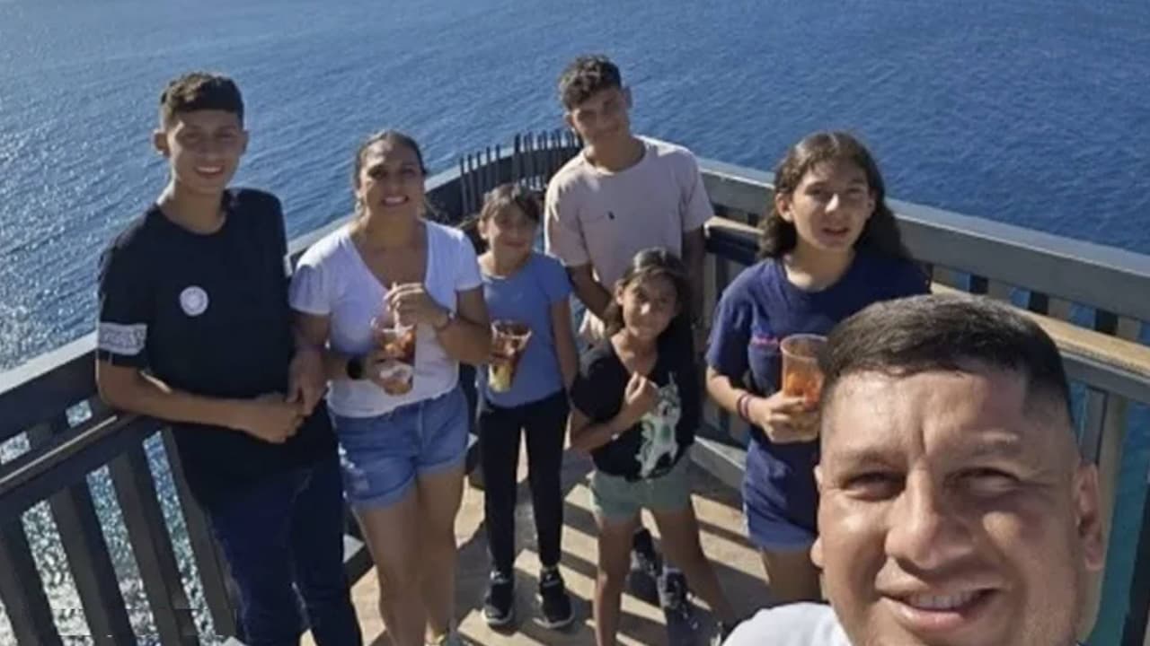 Puerta de metal cae y mata a una niña de 9 años en escuela de Tucson