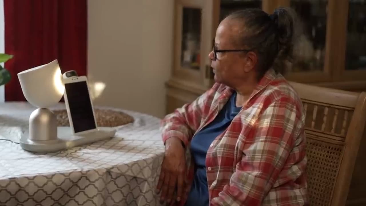 El futuro ya está aquí: Robots de "compañía" llegan a manos de ancianos neoyorquinos para combatir la soledad